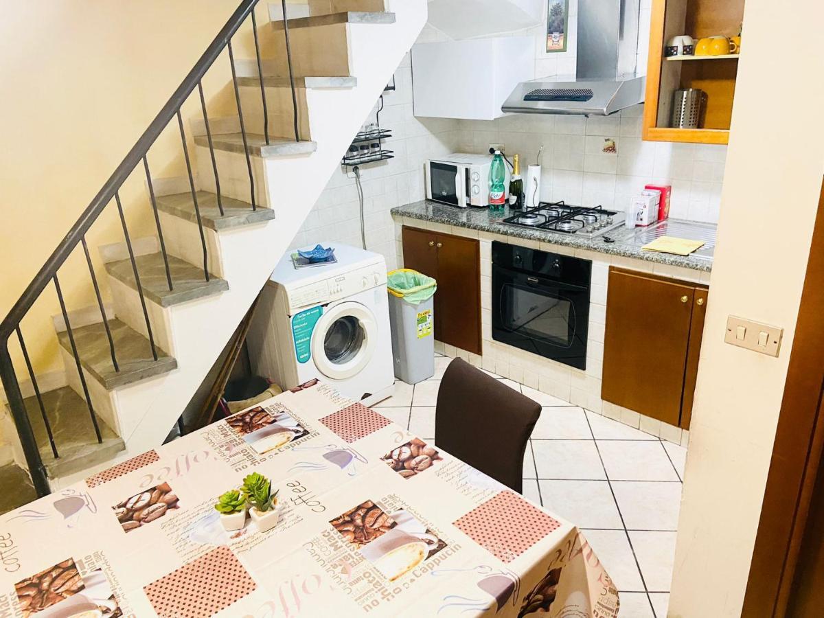 O' Vascio Apartment Napoli Bagian luar foto